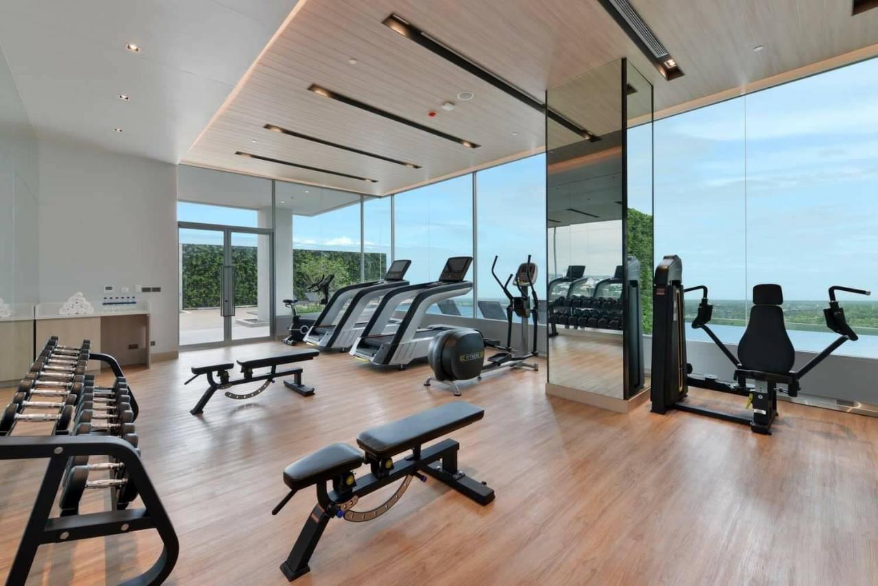 Centre Point Hotel Terminal21 Korat Накхонратчасима Экстерьер фото The gym at the hotel