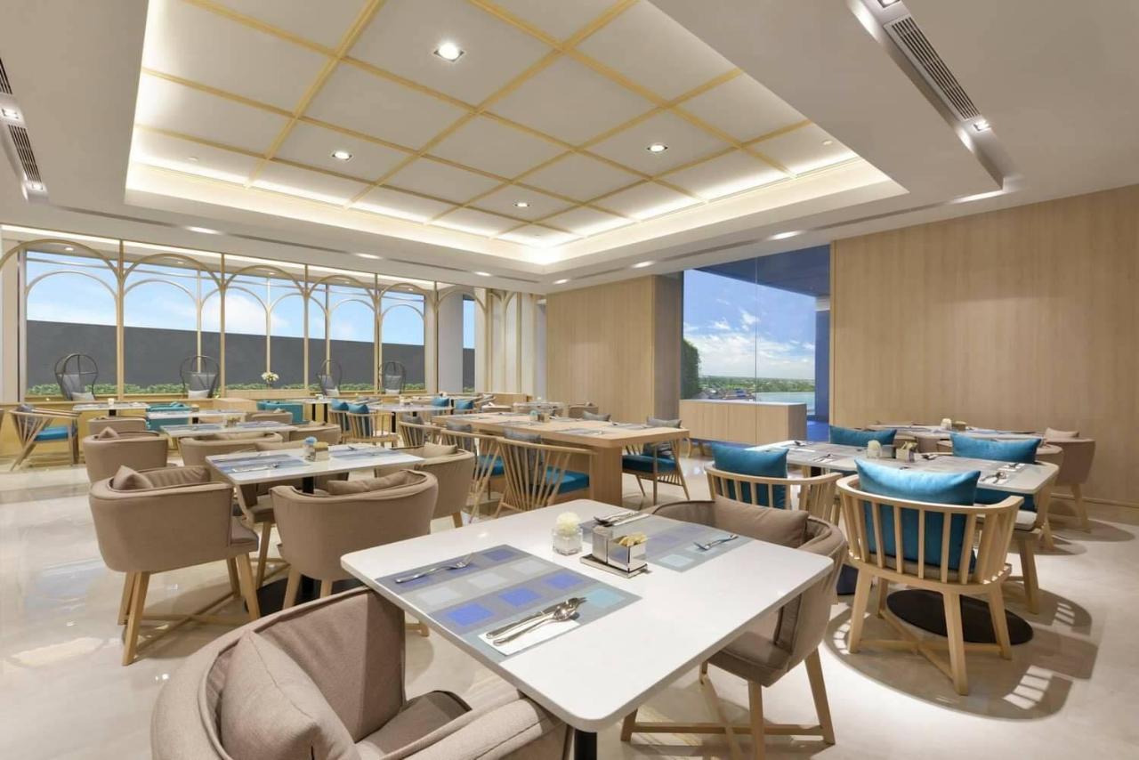 Centre Point Hotel Terminal21 Korat Накхонратчасима Экстерьер фото The restaurant