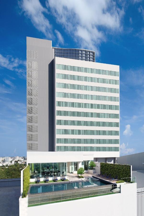 Centre Point Hotel Terminal21 Korat Накхонратчасима Экстерьер фото The hotel